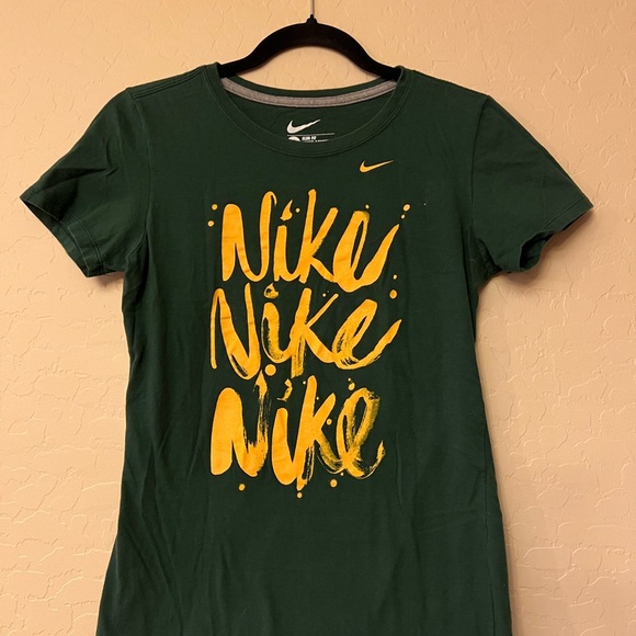 Nike Slim Fit Dark Forest Green Graphic T-Shirt - Picture 3 of 8